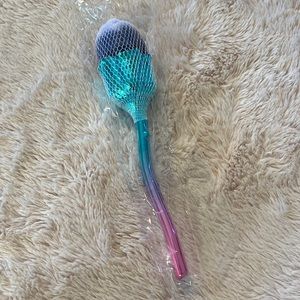 NEW Flower Shaped Iridescent Makeup Brush